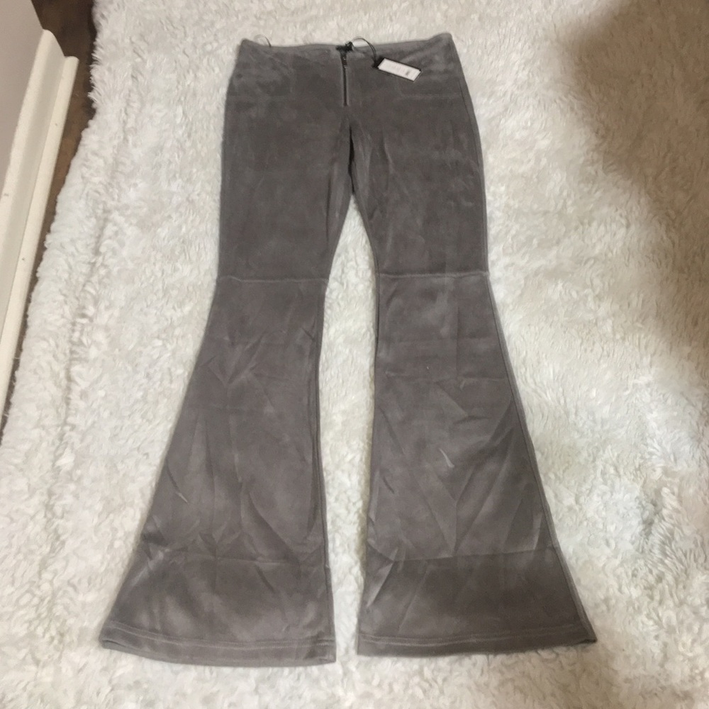Romeo&Juliet Cotoure taupe flare pants NWT Lrg.